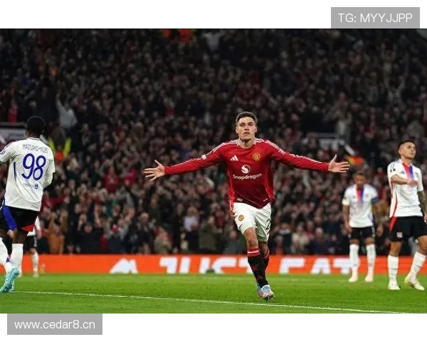 曼联重建阶段战略缺失逐步显现,球队表现稳定性面临考验 曼联重建阶段战略缺失逐步显现,球队表现稳定性面临考验