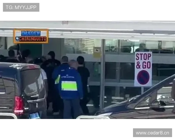 拉菲尼亚训练完顺手买了辆限量超跑，队友还在纠结午饭吃啥