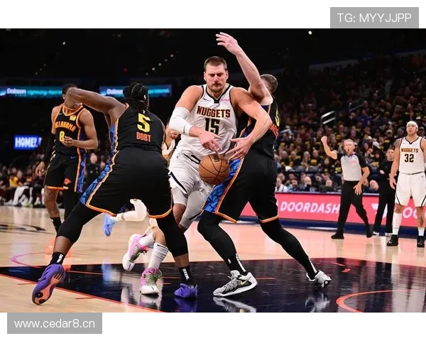 威廉姆斯由防守转为无球跑位对约基奇拉开空间