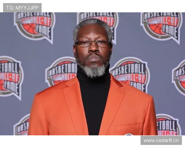 本·华莱士防守端关键盖帽拉开内线差距提升球队防守稳定性